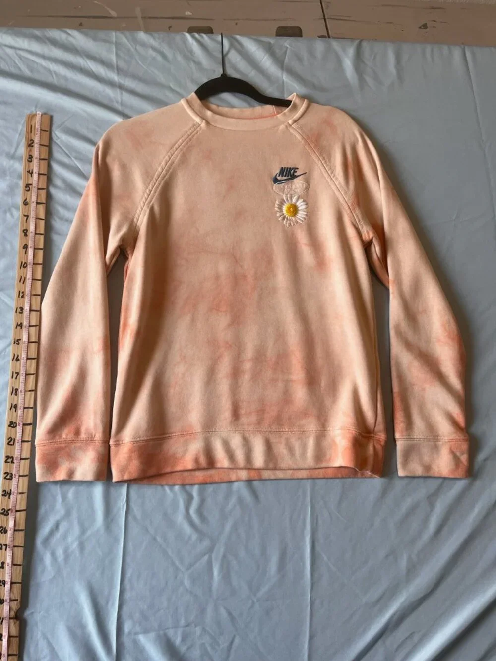 Nike Have A Nike Day Tie Dye Daisy Crewneck Sweatshirt Boys L